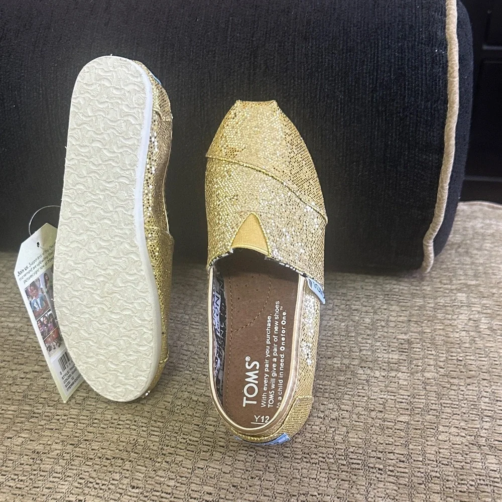 TOMS Kids Glitter Slip-On Shoes in Gold size Y12